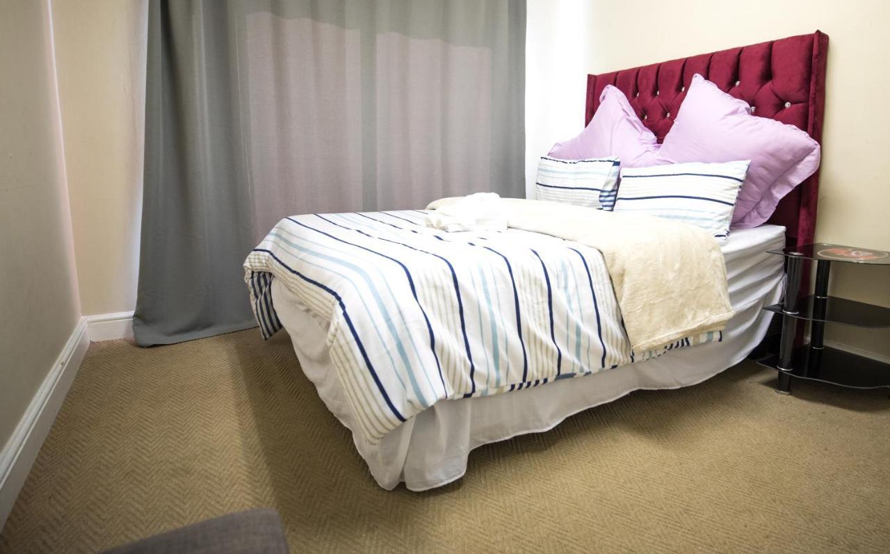 Gardenia Guesthouse เคปทาวน์ ภายนอก รูปภาพ